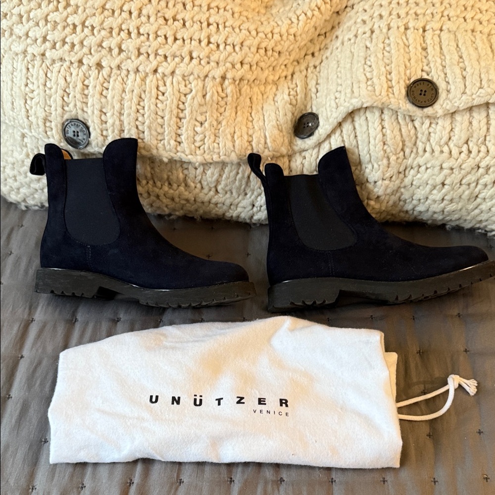 NWOT Unutzer Navy Suede Boot